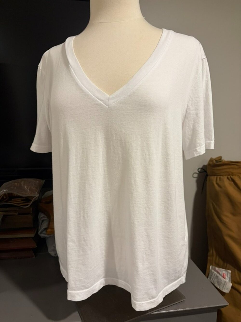 NWT Michael Stars Daria Classic V-Neck Tee – White – Large